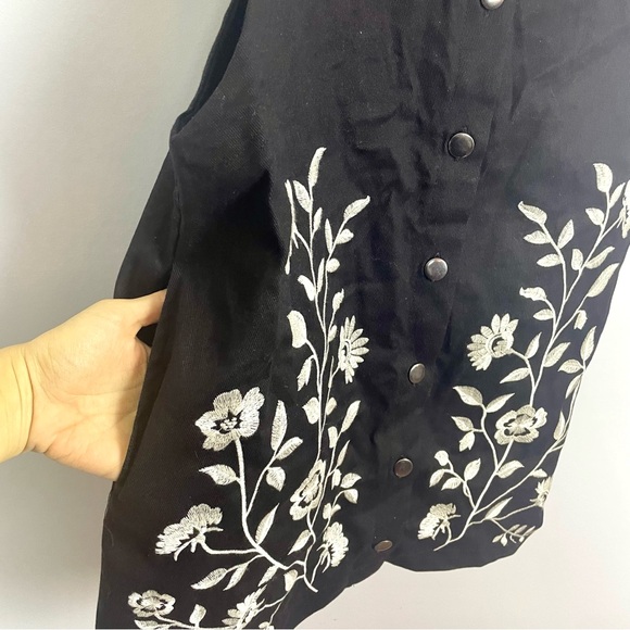 NWT Francesca's Mi Ami Arica Floral Embroidered Overall Dress Black Size Large - Picture 7 of 13